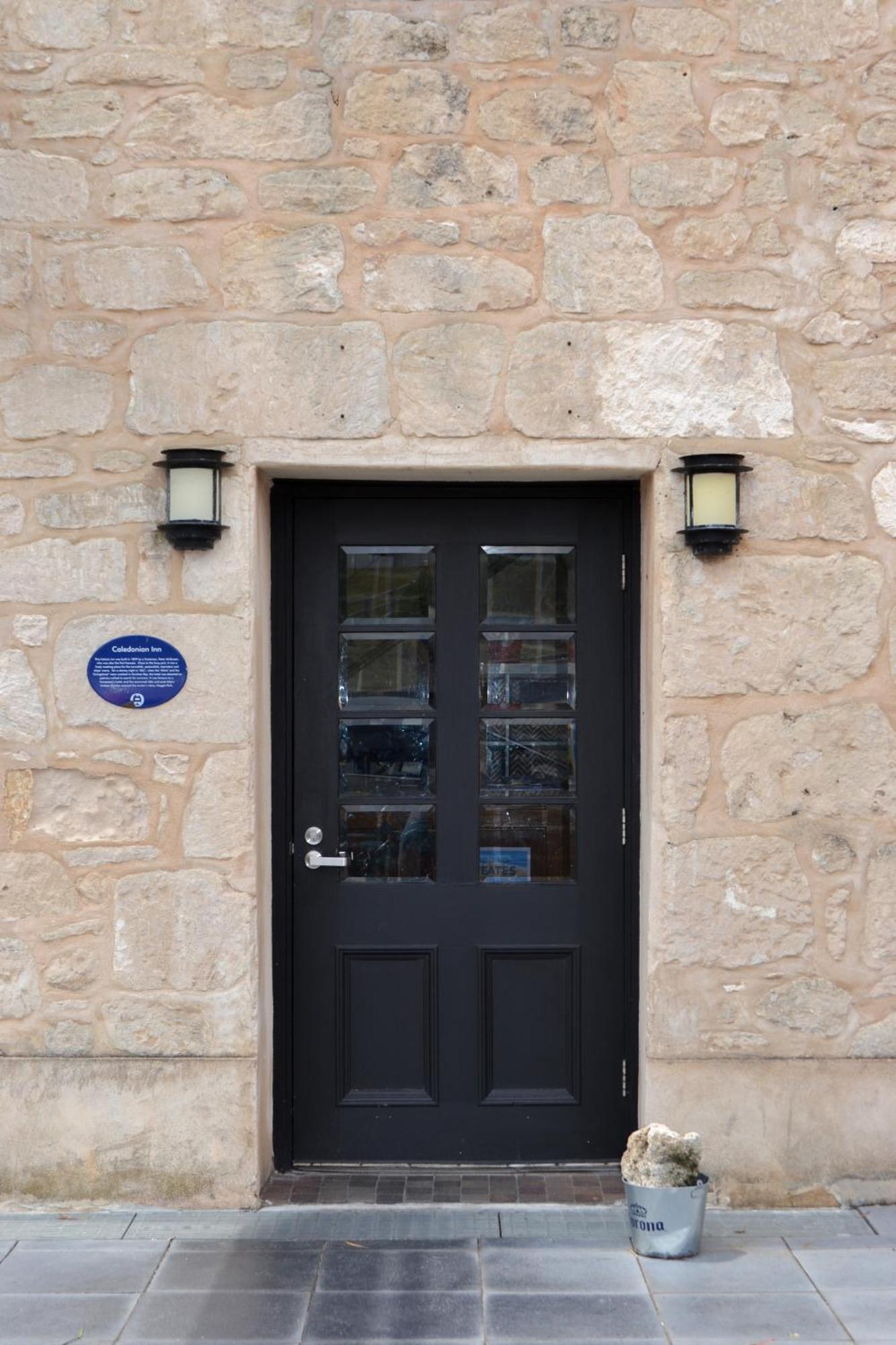 Caledonian Inn ローブ エクステリア 写真