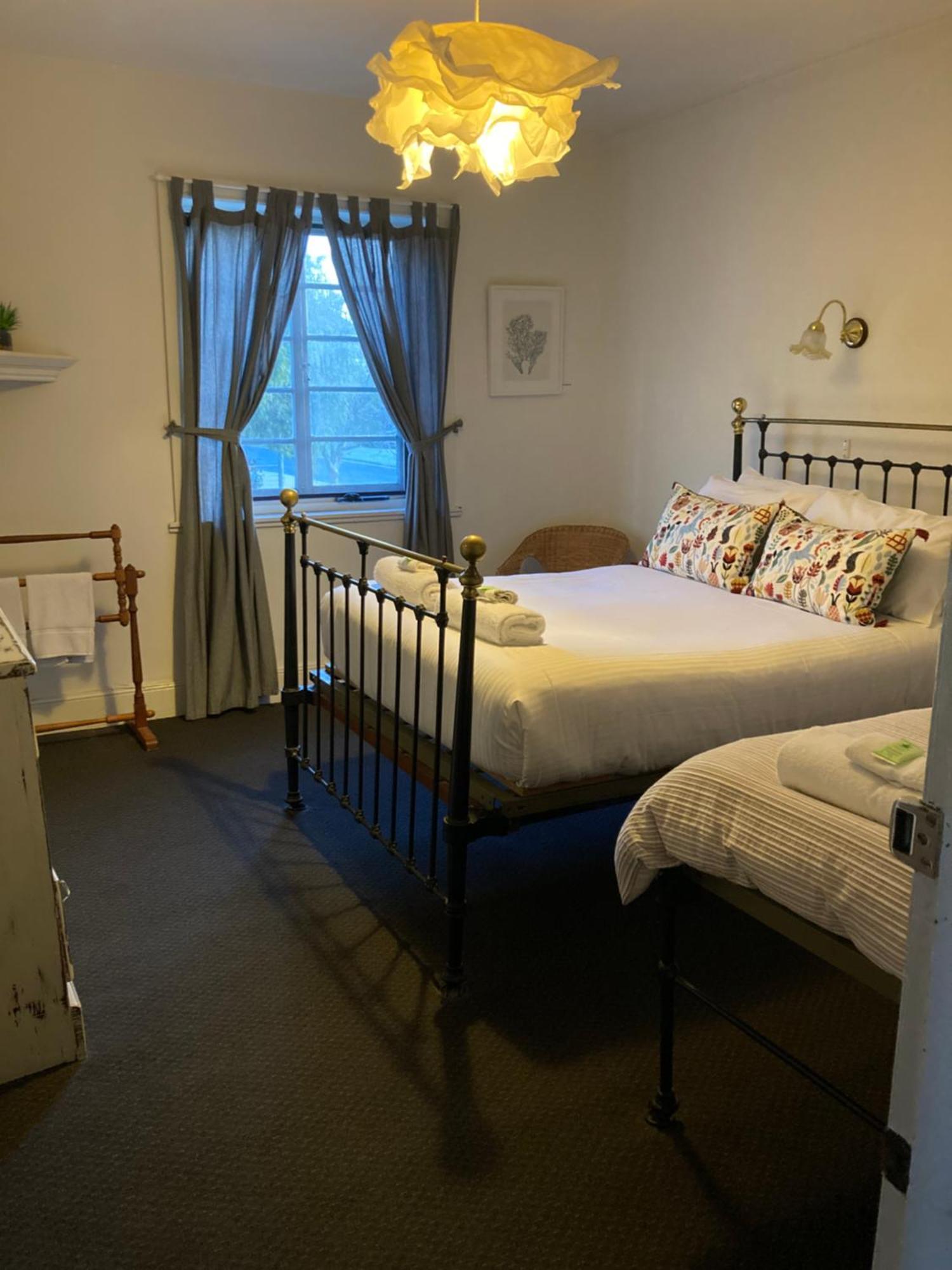 Caledonian Inn ローブ エクステリア 写真