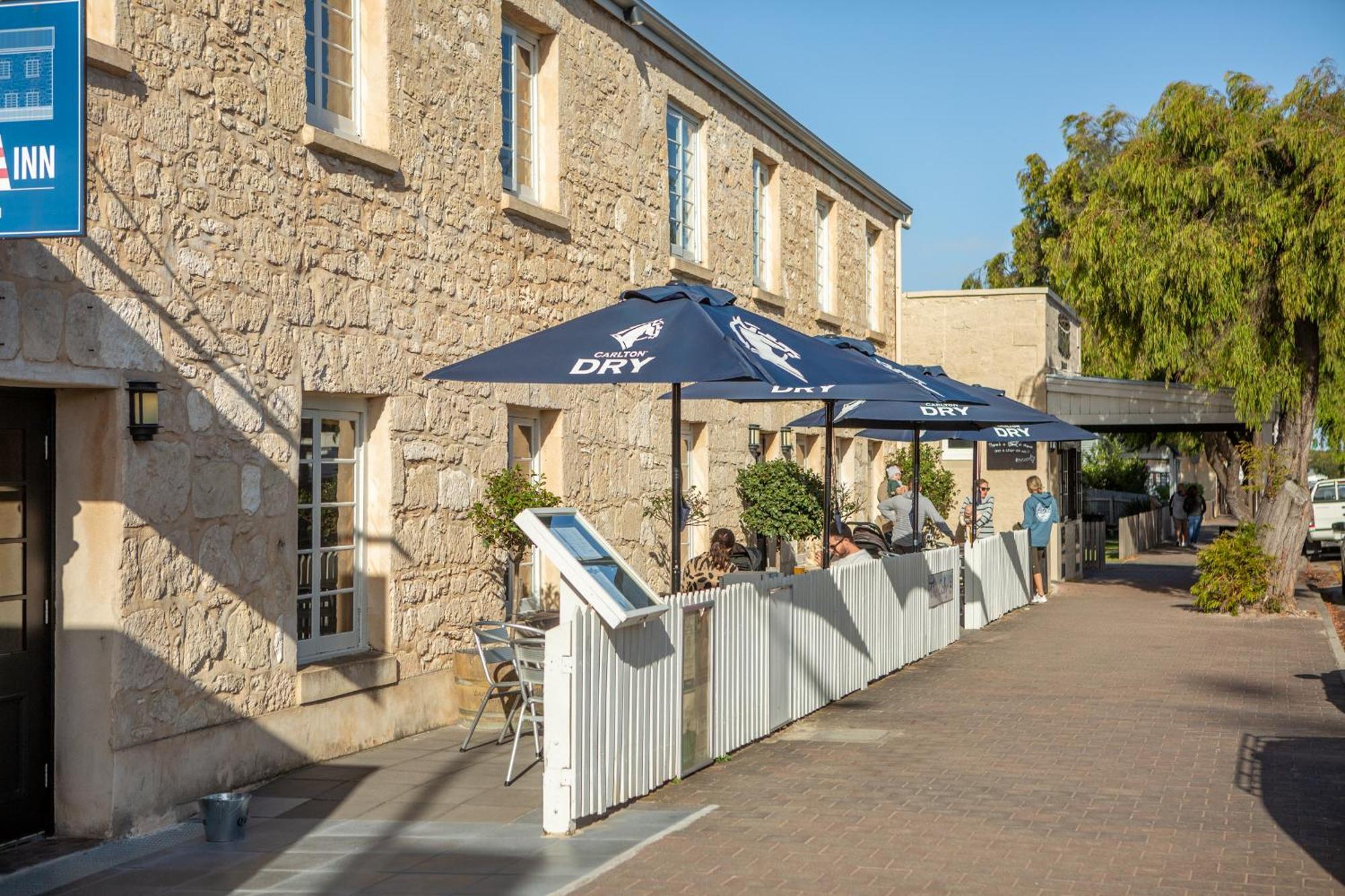 Caledonian Inn ローブ エクステリア 写真